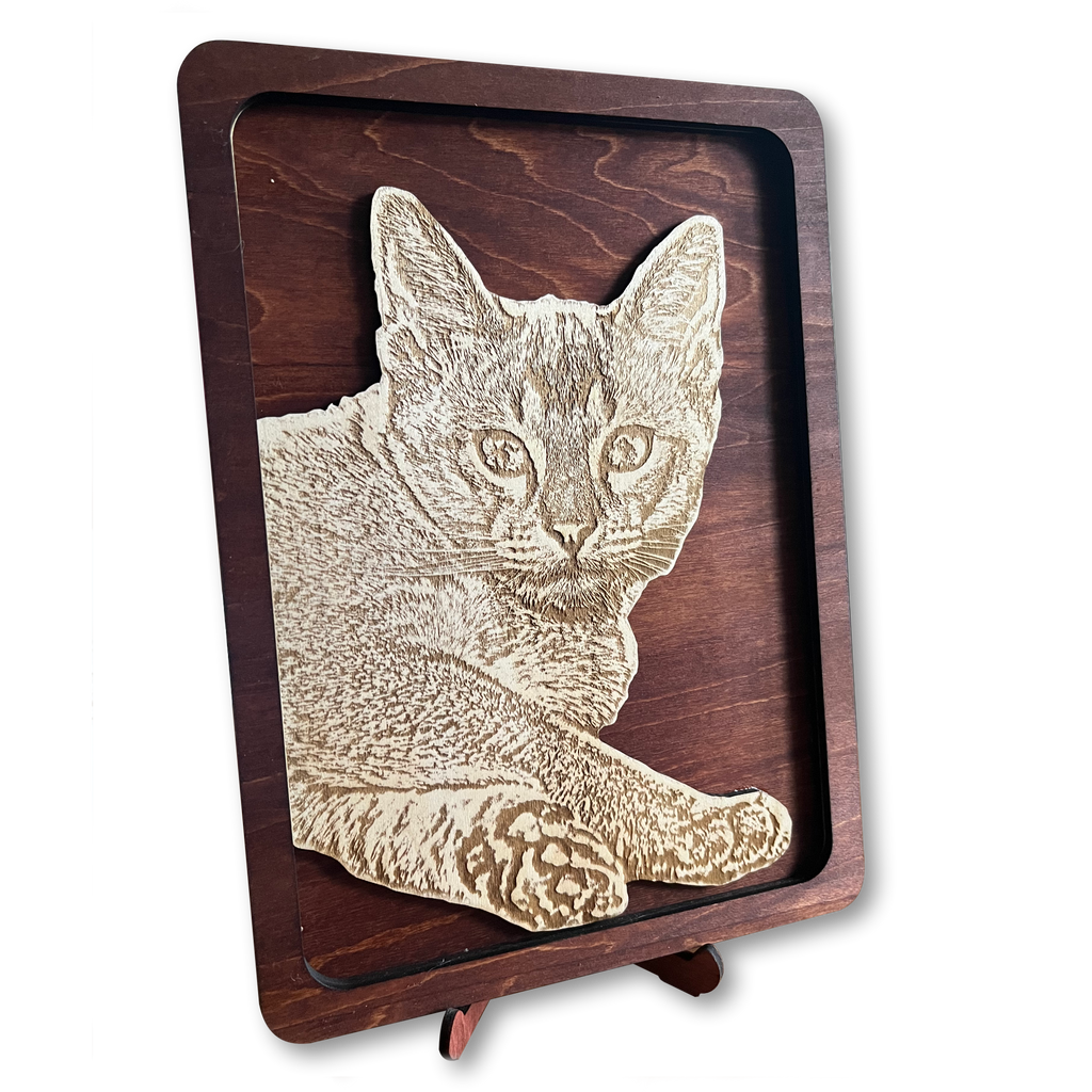 Bild einer Katze als Gravur auf Holz