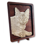Bild einer Katze als Gravur auf Holz