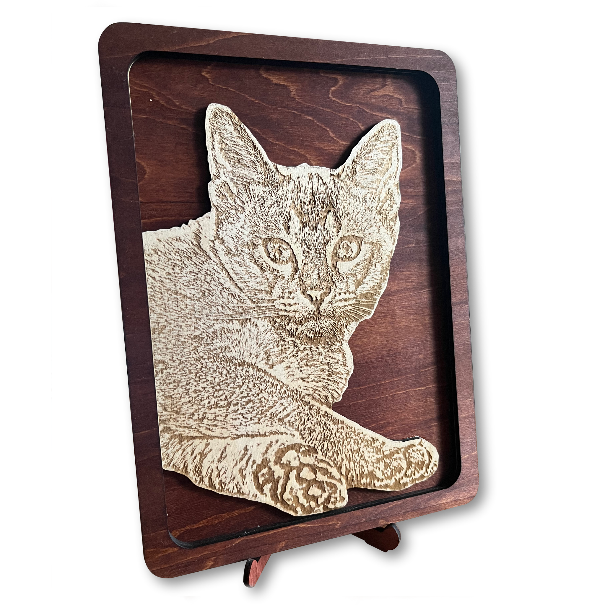 Bild einer Katze als Gravur auf Holz