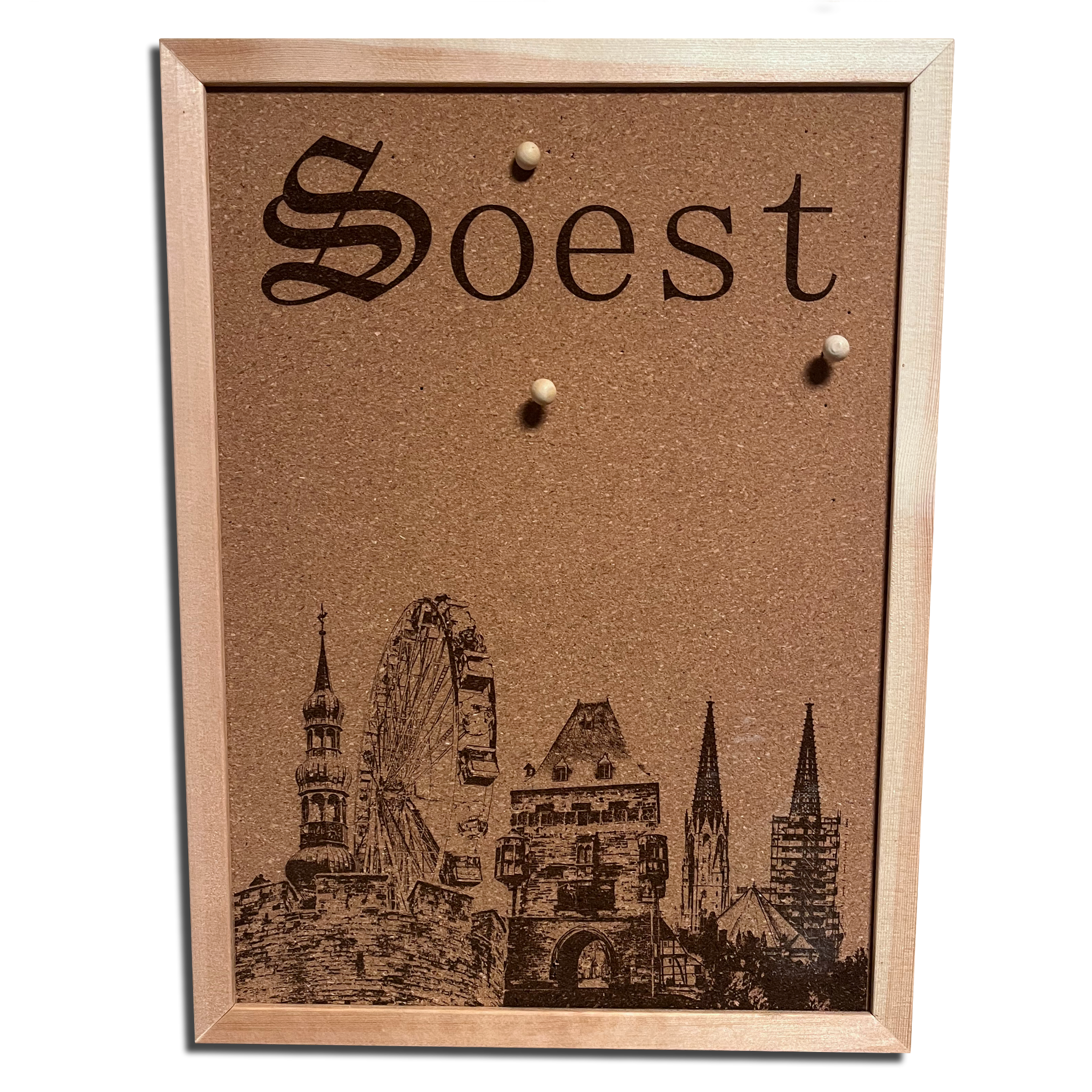 Eine Pinnwand mit dem Motiv der Soester Skyline darauf graviert