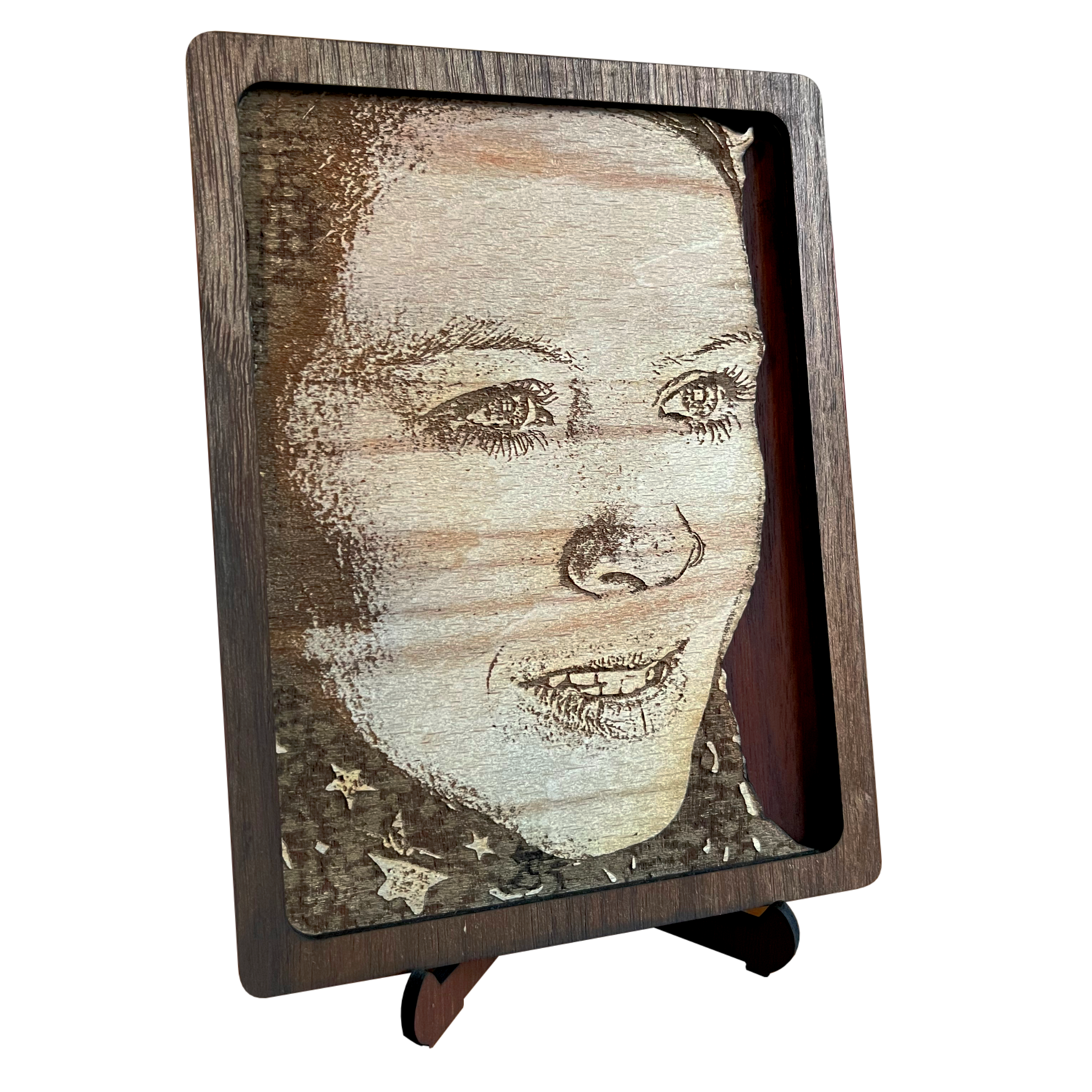 Gravur eines Portraits auf Holz. Geschenkidee für Paare und Familien.
